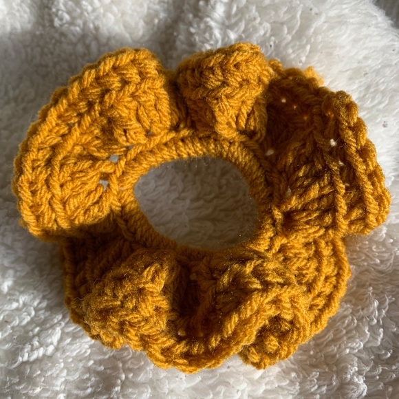 GOLDEN YELLOW CROCHET SCRUNCHIE - Picture 2 of 2